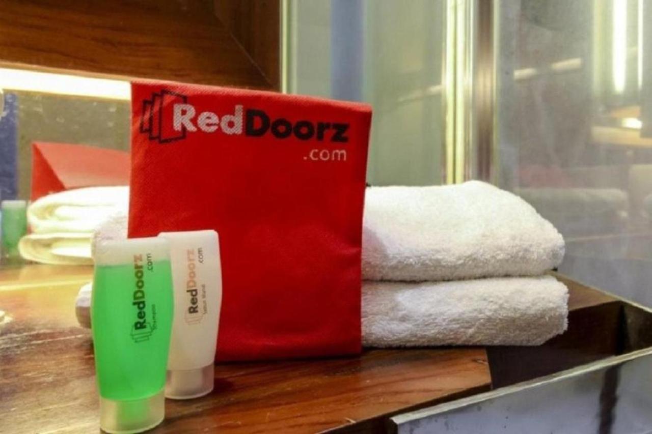 Reddoorz Premium Near Ragunan Zoo 2 Jakarta Ngoại thất bức ảnh